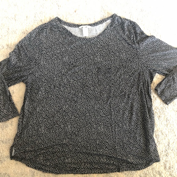 Lightweight Black & White Top - Picture 1 of 2